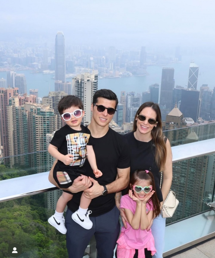 特謝拉帶家人赴中國香港過周末，陳晉一留言：這是個好地方