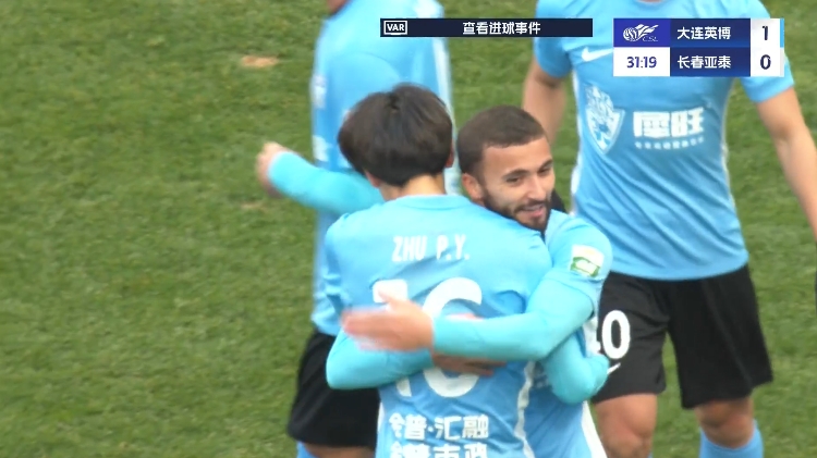 19歲朱鵬宇中超處子球！大連英博1-0領(lǐng)先長(zhǎng)春亞泰，馬萊萊助攻