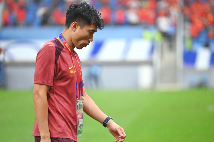 滬媒：單后腰讓國足防守承受更大壓力，若鄭智沒退役或能勝任