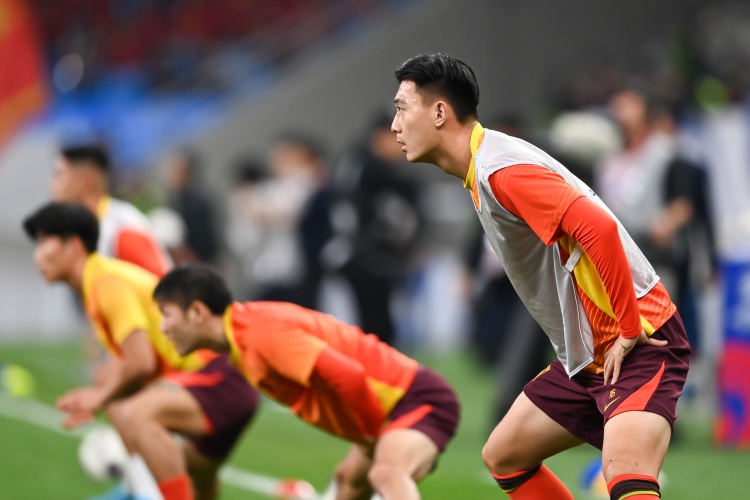 足球報：張玉寧、蔣圣龍均有不同程度傷病，伊萬未讓在熱身賽出場