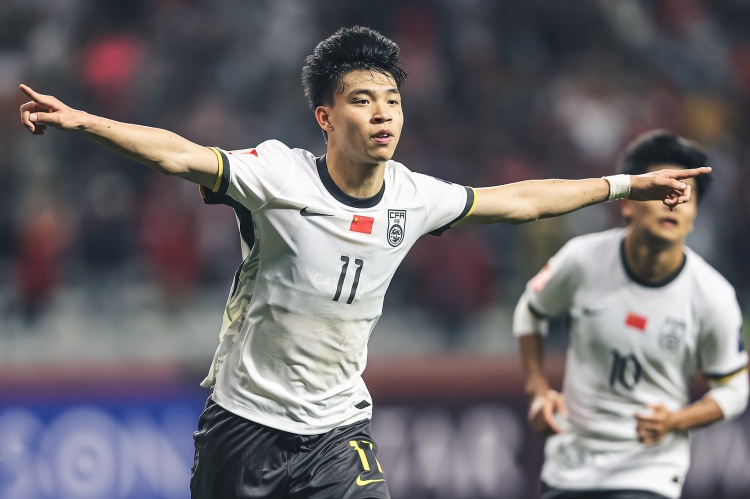北青體育：18歲“跳級生”王鈺棟有望進入國足客戰(zhàn)沙特名單！